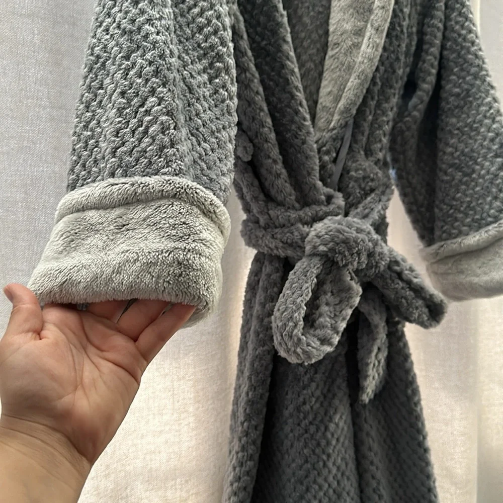 NWT soft robe 👘 - Picture 4 of 5